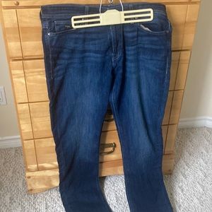 NWOT Guess size 36 slim taper “Brit Rocker” jeans